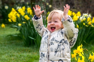 Child with daffodils credit Andrew Locking