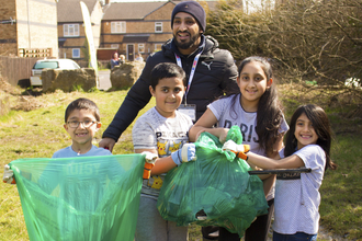 Litter picking credit Lauren Darn