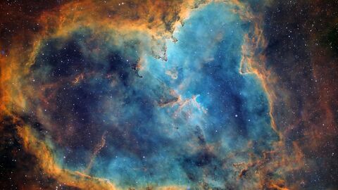 Cloud breaks around a blue stary sky